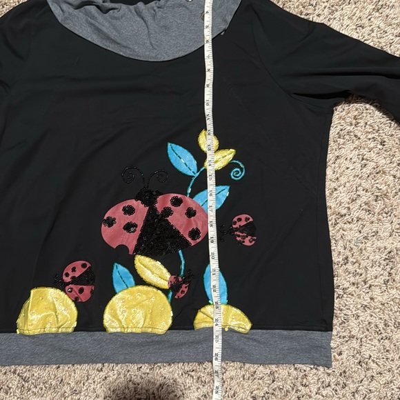 Fold over neckline with butterfly designs with sequins - Picture 8 of 8